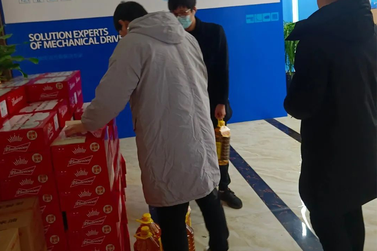 大展宏兔年，有一種溫暖是公司發年貨